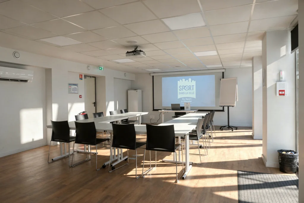 Meeting Room 4, Paris 24, U-Shape Layout