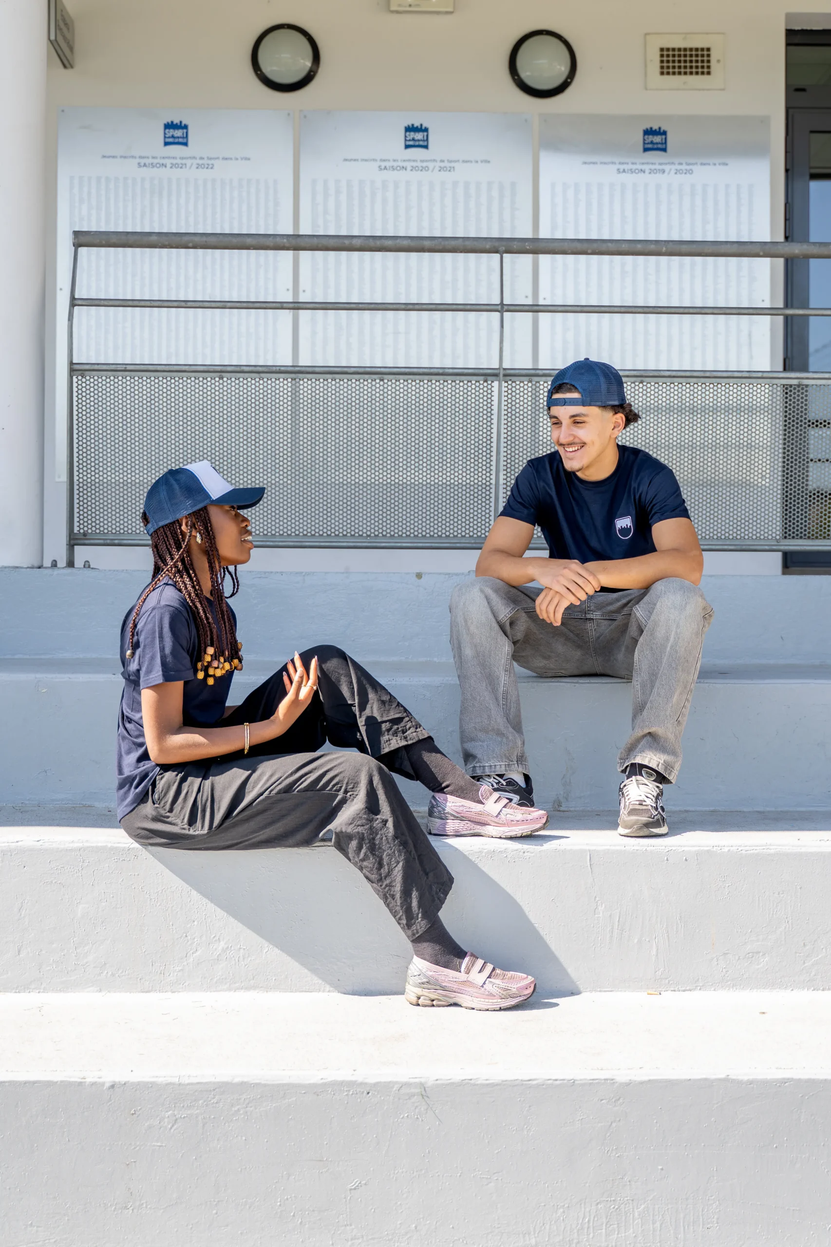 Young people wearing T-shirts and caps from Decathlon's charity line and Sport dans la Ville